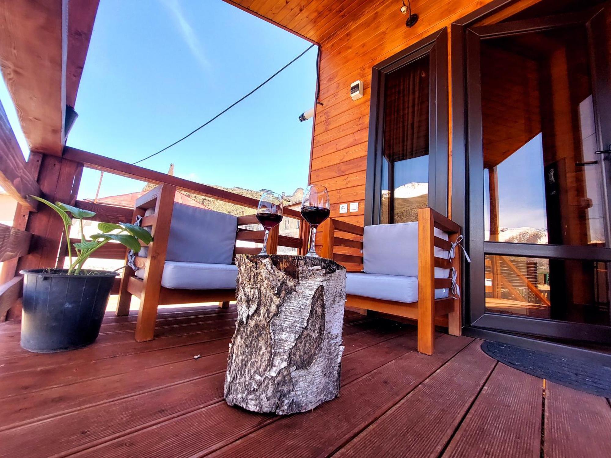 Guesthouse And Cottage Nicolo Kazbegi Exterior foto